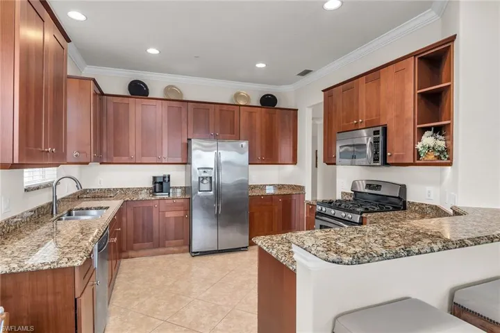 3053 Aviamar CIR # 104, NAPLES FL 34114