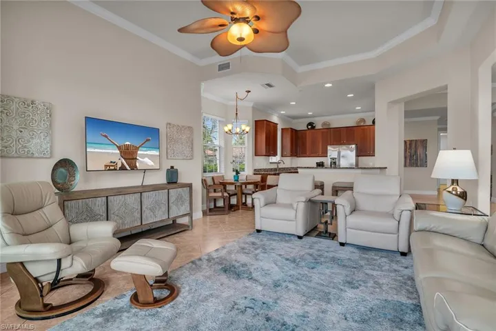 3053 Aviamar CIR # 104, NAPLES FL 34114