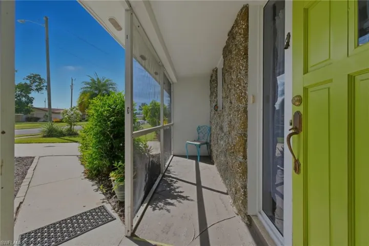 Entrance featuring a screened entry