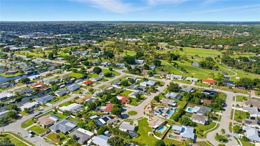 Aerial view of property and surrounding area with nearby El Rio Public Golf Course