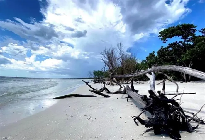 Delnor-Wiggins state beach has breathtaking natural views