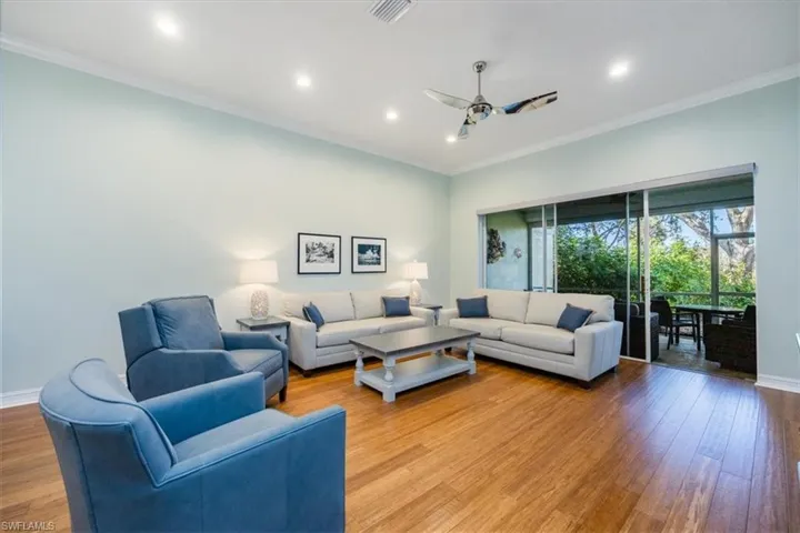 Plenty of room to host family and frThere's ample space to entertain family and friends in a beautiful paradise.iends in paradise.