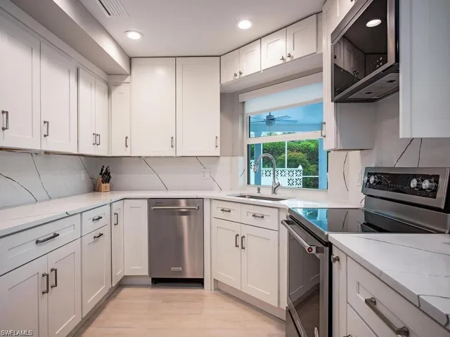 4856  Crayton  RD, Naples, FL 34103
