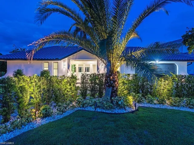 4856  Crayton  RD, Naples, FL 34103
