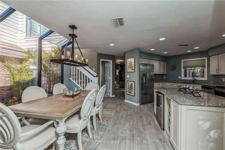 Kitchen / Dining Area
