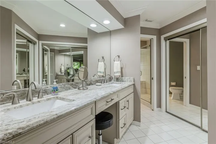 1st Floor Primary Bathroom - 2 sinks/2 closets