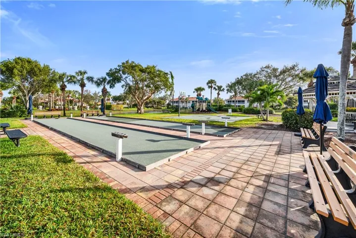 3015  Horizon  LN, Naples, FL 34109