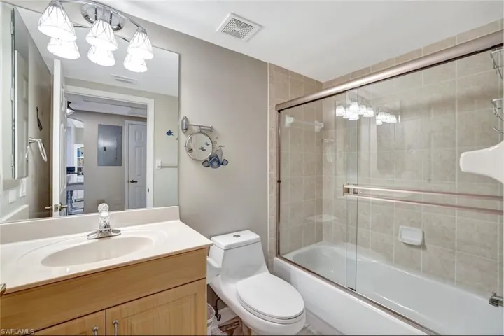 3015  Horizon  LN, Naples, FL 34109