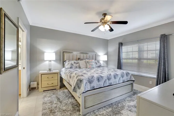 3015  Horizon  LN, Naples, FL 34109