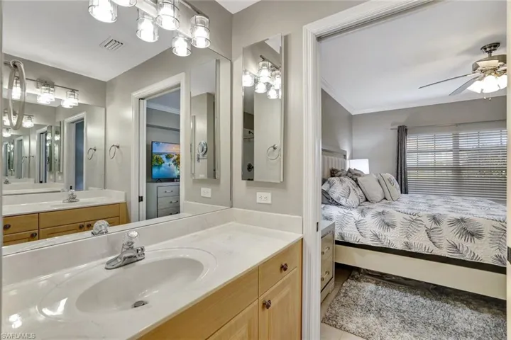 3015  Horizon  LN, Naples, FL 34109