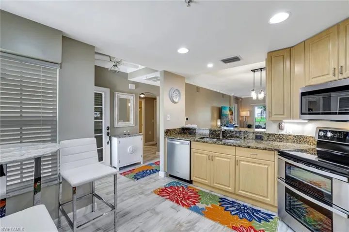 3015  Horizon  LN, Naples, FL 34109