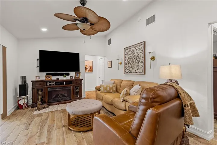 818 El Dorado Pkwy W, Cape Coral, Florida 33914