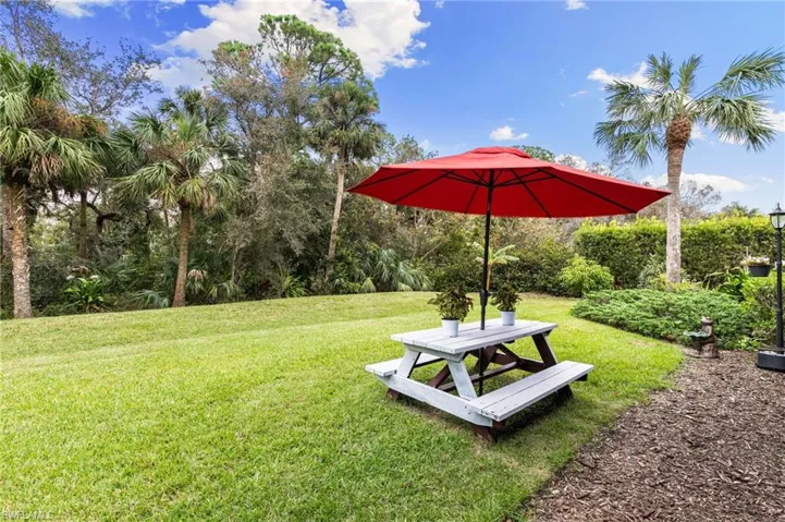 15533  Vallecas  LN, Naples, FL 34110
