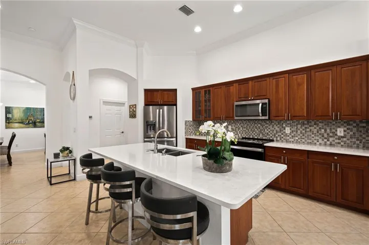 15533  Vallecas  LN, Naples, FL 34110