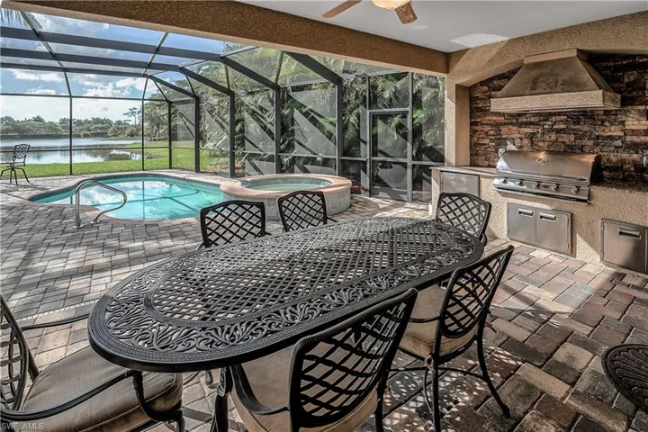 9215 Veneto Ln, Naples, Florida 34113