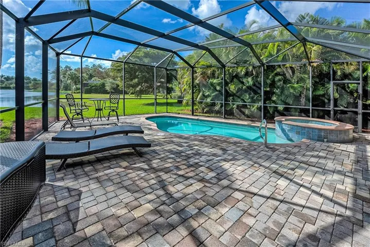 9215 Veneto Ln, Naples, Florida 34113