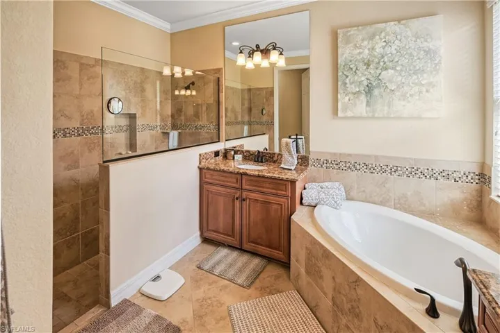 9215 Veneto Ln, Naples, Florida 34113