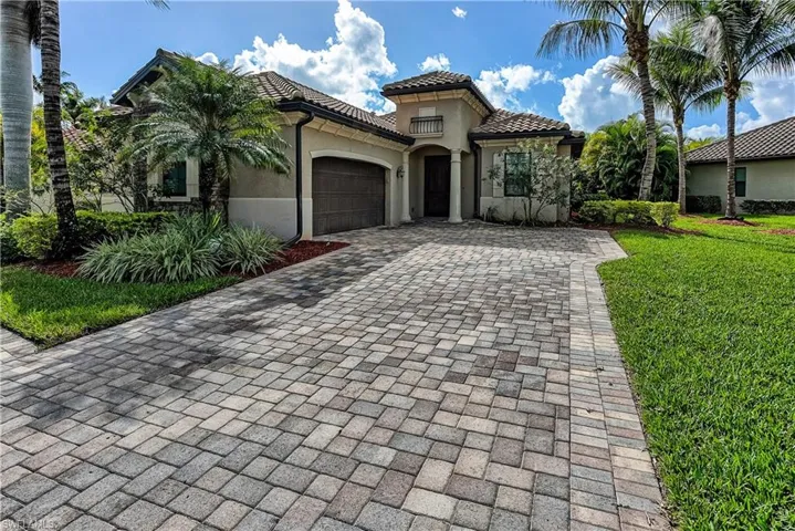 9215 Veneto Ln, Naples, Florida 34113