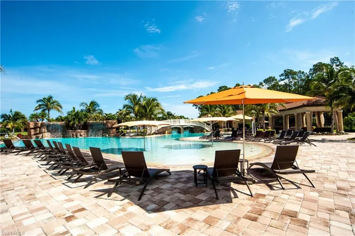9215 Veneto Ln, Naples, Florida 34113