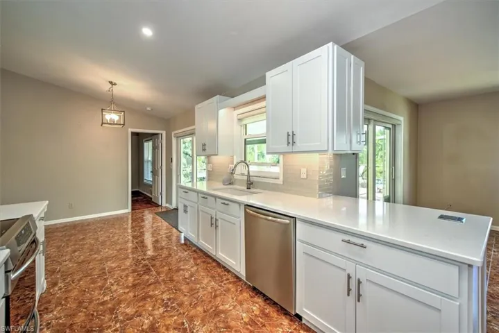 15627  Sunny Crest  LN, Fort Myers, FL 33905
