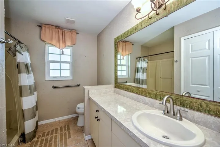 15627  Sunny Crest  LN, Fort Myers, FL 33905