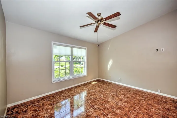 15627  Sunny Crest  LN, Fort Myers, FL 33905