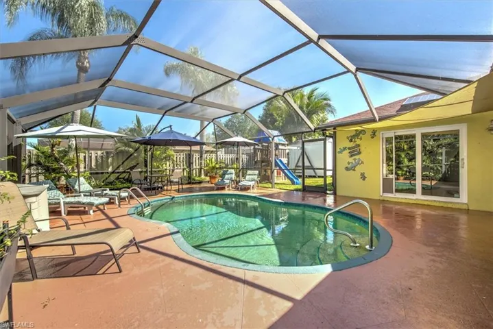 15627  Sunny Crest  LN, Fort Myers, FL 33905
