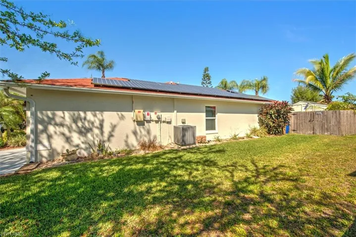 15627  Sunny Crest  LN, Fort Myers, FL 33905