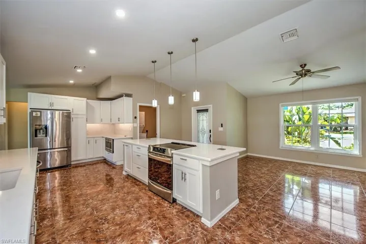 15627  Sunny Crest  LN, Fort Myers, FL 33905
