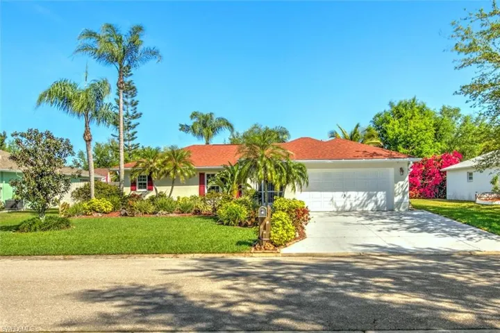 15627  Sunny Crest  LN, Fort Myers, FL 33905