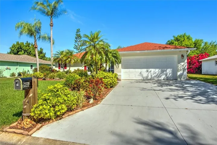 15627  Sunny Crest  LN, Fort Myers, FL 33905