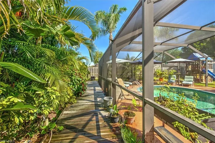 15627  Sunny Crest  LN, Fort Myers, FL 33905