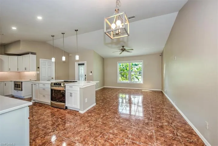 15627  Sunny Crest  LN, Fort Myers, FL 33905