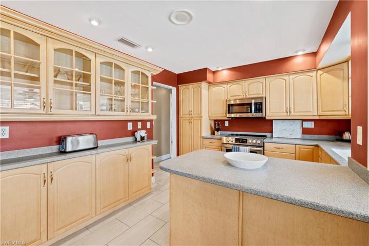3113 SE 18th AVE, CAPE CORAL FL 33904