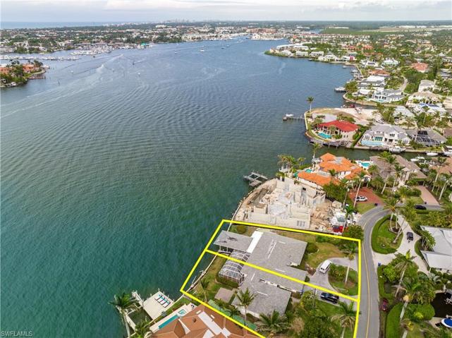1900 KINGFISH RD, NAPLES FL 34102