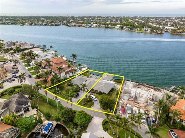 1900 KINGFISH RD, NAPLES FL 34102