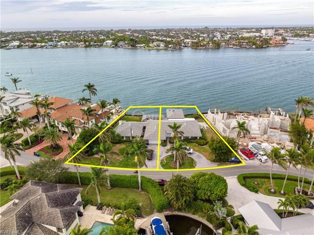 1900 KINGFISH RD, NAPLES FL 34102