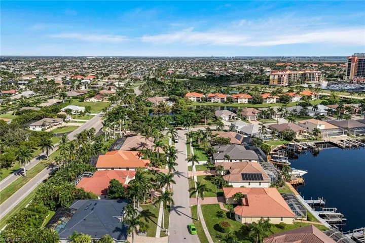 1812 Lagoon Ln, Cape Coral, Florida 33914
