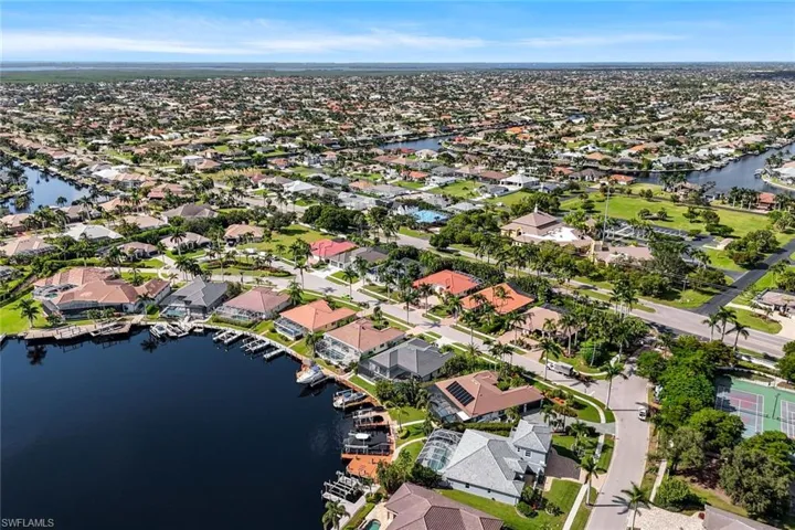 1812 Lagoon Ln, Cape Coral, Florida 33914