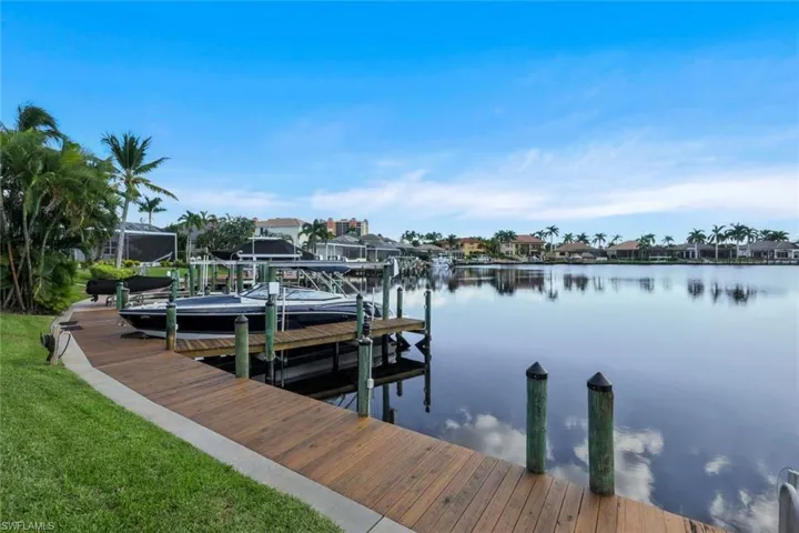 1812 Lagoon Ln, Cape Coral, Florida 33914