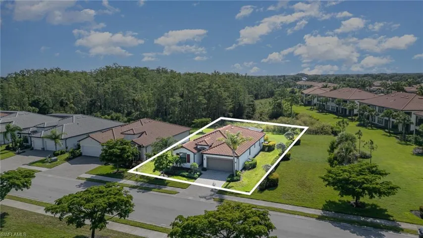 Aerial view of residential area featuring property parcel outlined