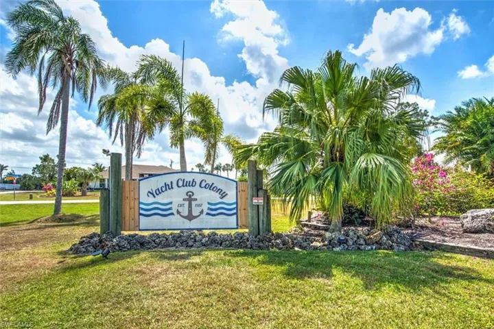2431 N Westwood  DR, North Fort Myers, FL 33917
