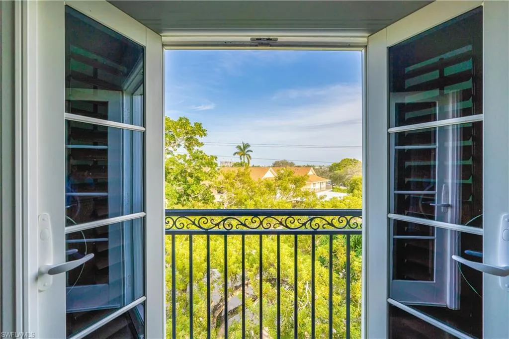 1160 8th ST, Naples, FL 34102,224102380