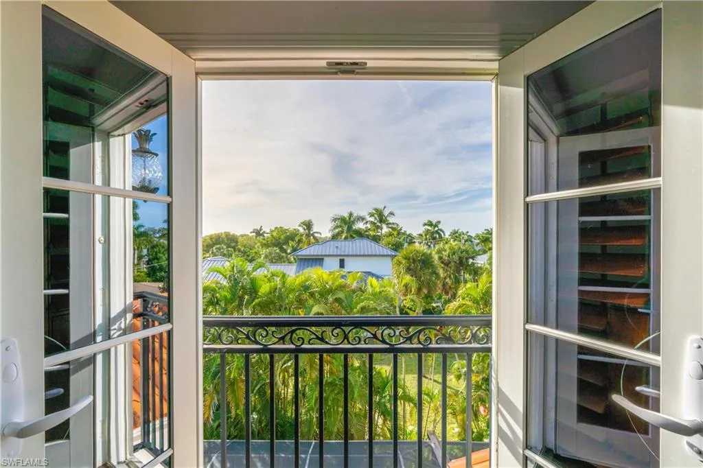 1160 8th ST, Naples, FL 34102,224102380