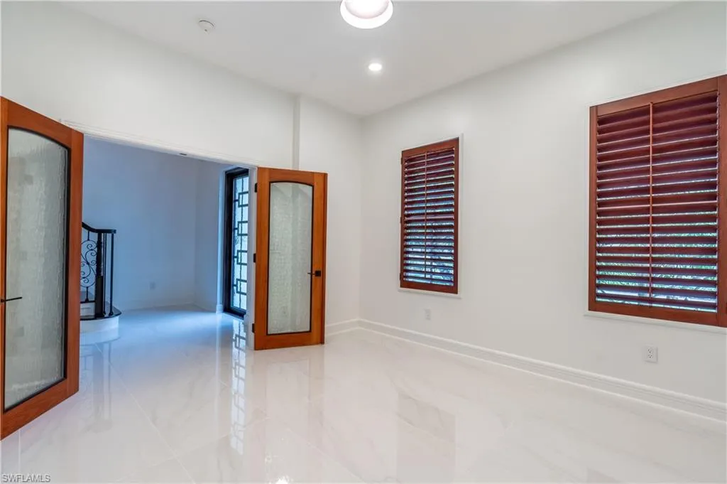 1160 8th ST, Naples, FL 34102,224102380