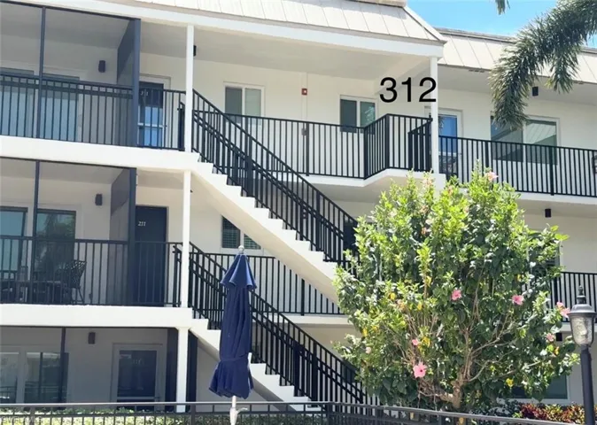 Top Floor with elevator and access with stairs