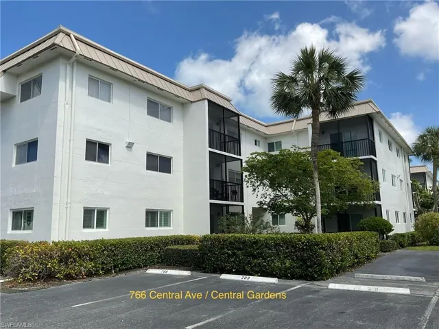 Central Gardens in Olde Naples