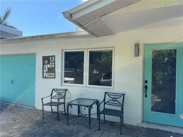 1180  Diana  AVE, Naples, FL 34103