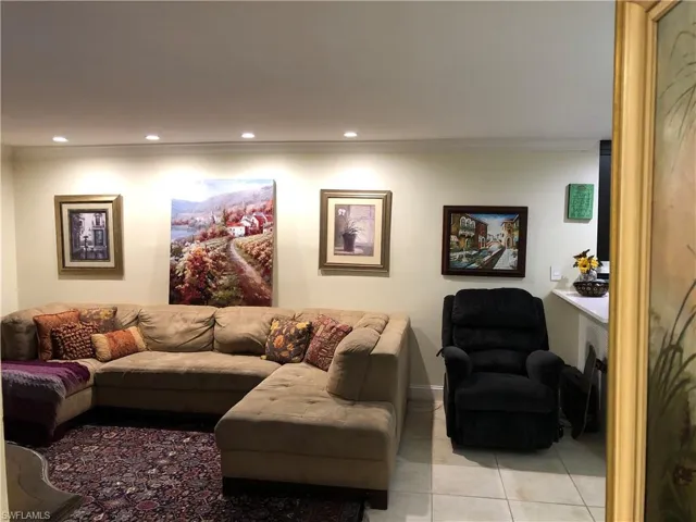 1180  Diana  AVE, Naples, FL 34103