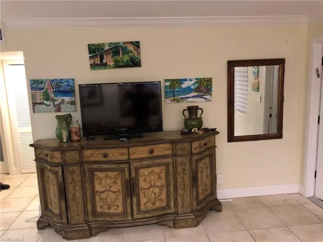 1180  Diana  AVE, Naples, FL 34103